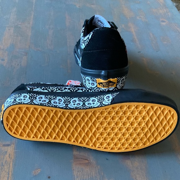 Sugar Skull & Red Roses Vans. LAST PAIR!!! Size 7 women. NEW CUSTOM MADE. - Picture 6 of 8